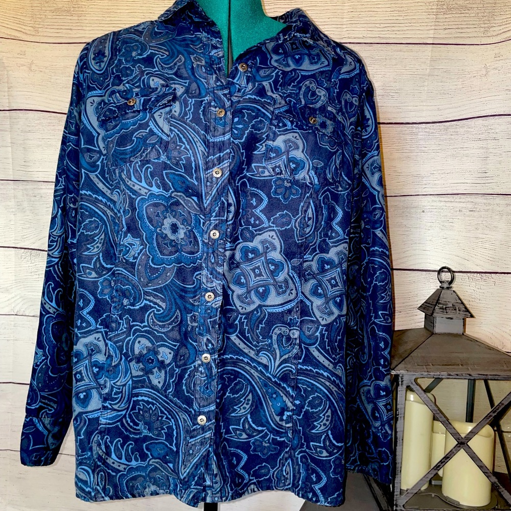 Croft & Barrow long sleeve button down blue top.